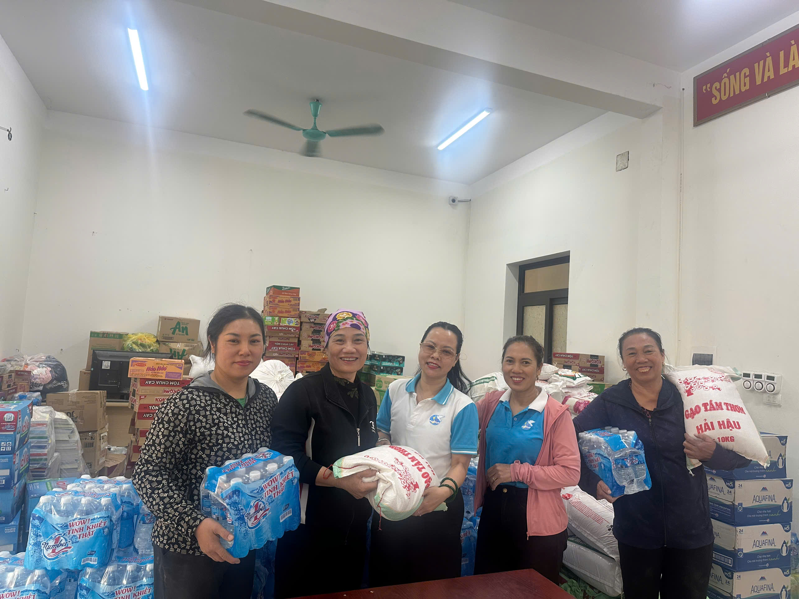 Phụ nữ Mê Linh chung tay hướng về đồng bào miền Trung, Tây Nguyên - ảnh 2