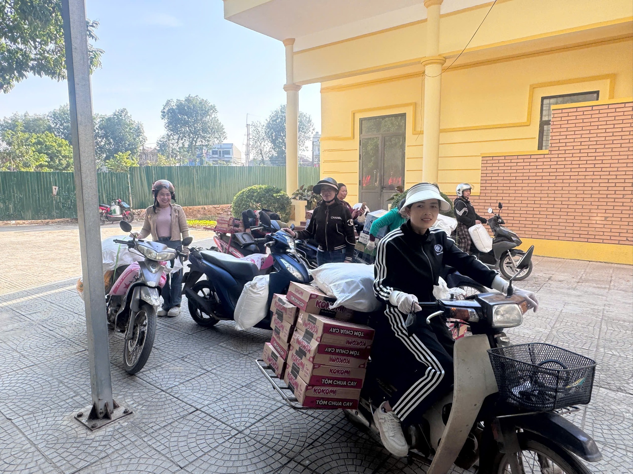 Phụ nữ Mê Linh chung tay hướng về đồng bào miền Trung, Tây Nguyên - ảnh 8