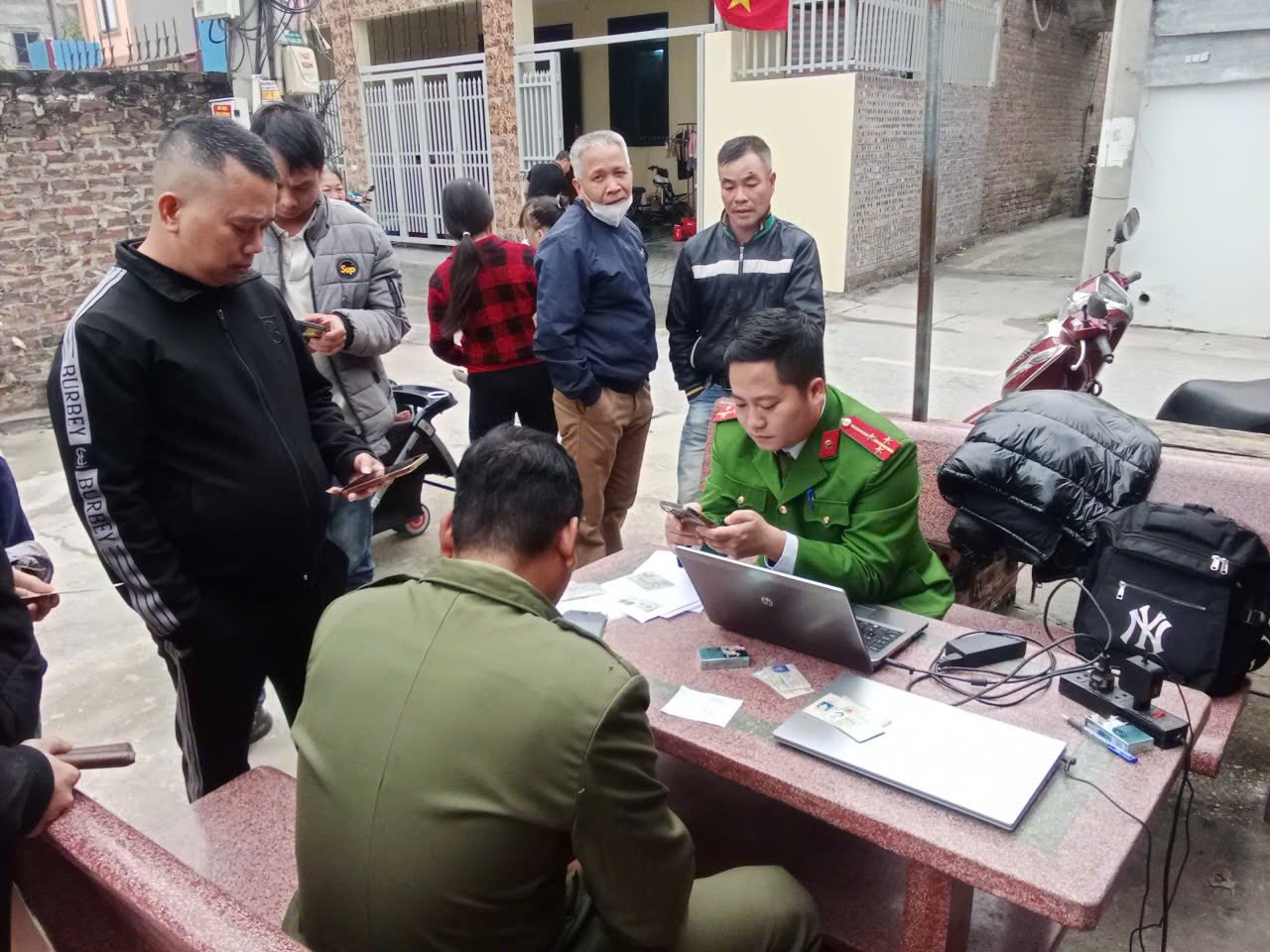 Quyết tâm đẩy mạnh xây dựng chính quyền số, dữ liệu số - ảnh 13