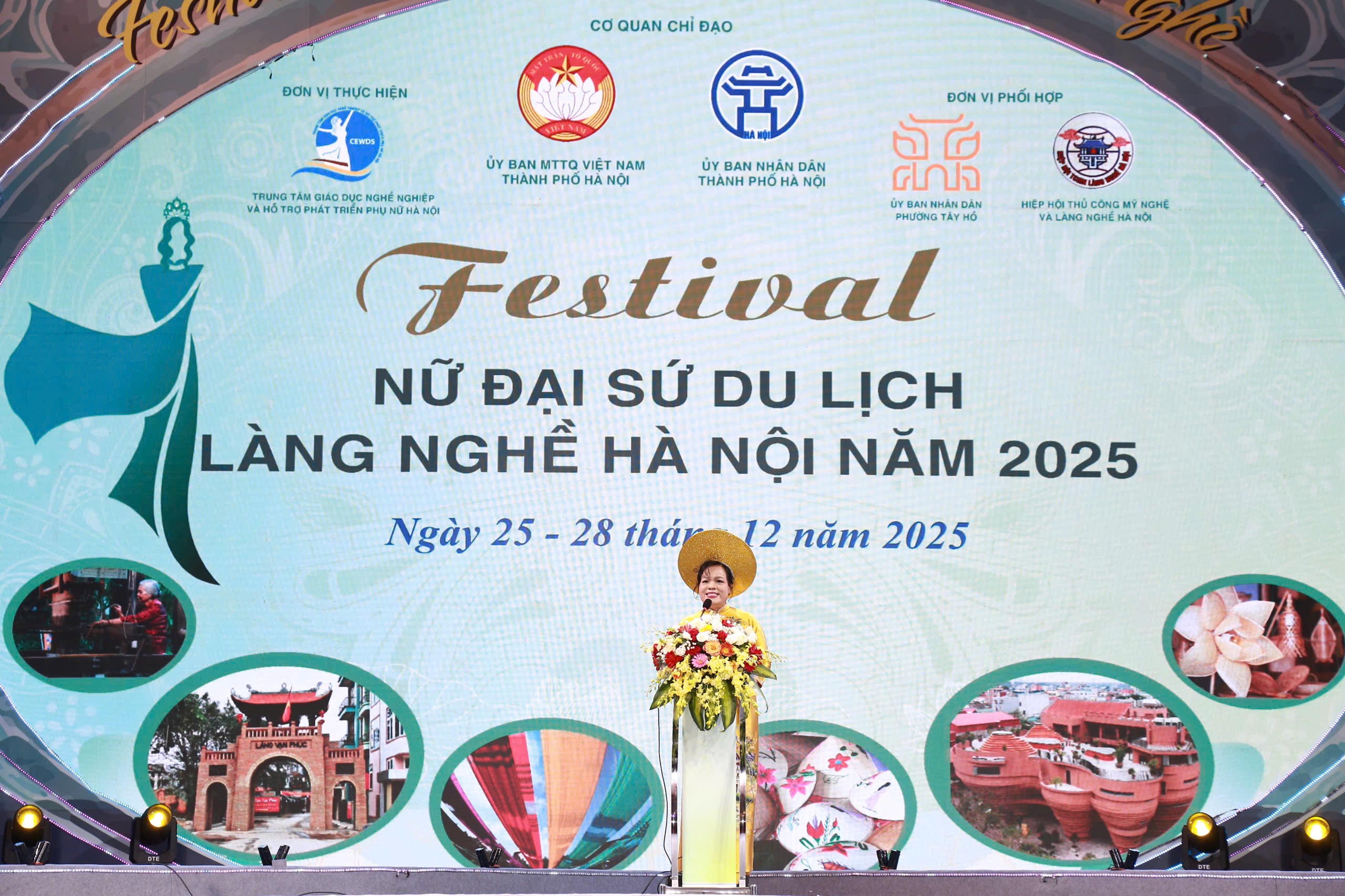 Ấn tượng, hấp dẫn khai mạc Festival “Nữ Đại sứ du lịch làng nghề” năm 2025 - ảnh 2