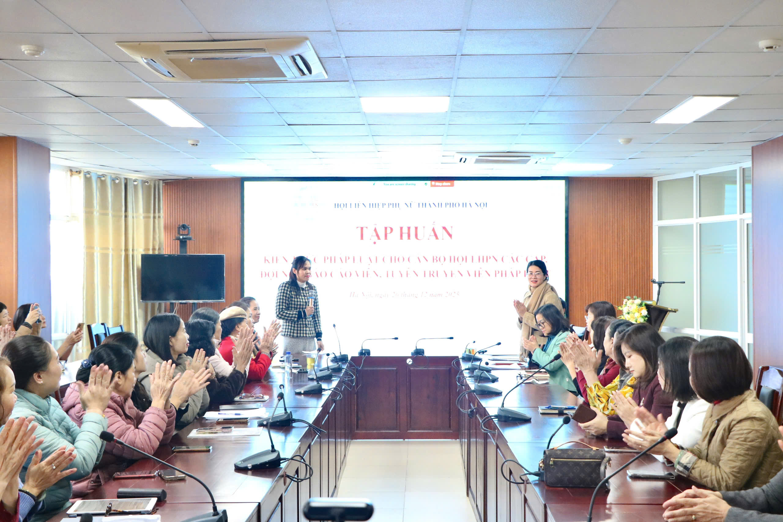 Tập huấn kiến thức pháp luật cho cán bộ Hội LHPN các cấp và đội ngũ báo cáo viên, tuyên truyền viên pháp luật - ảnh 1