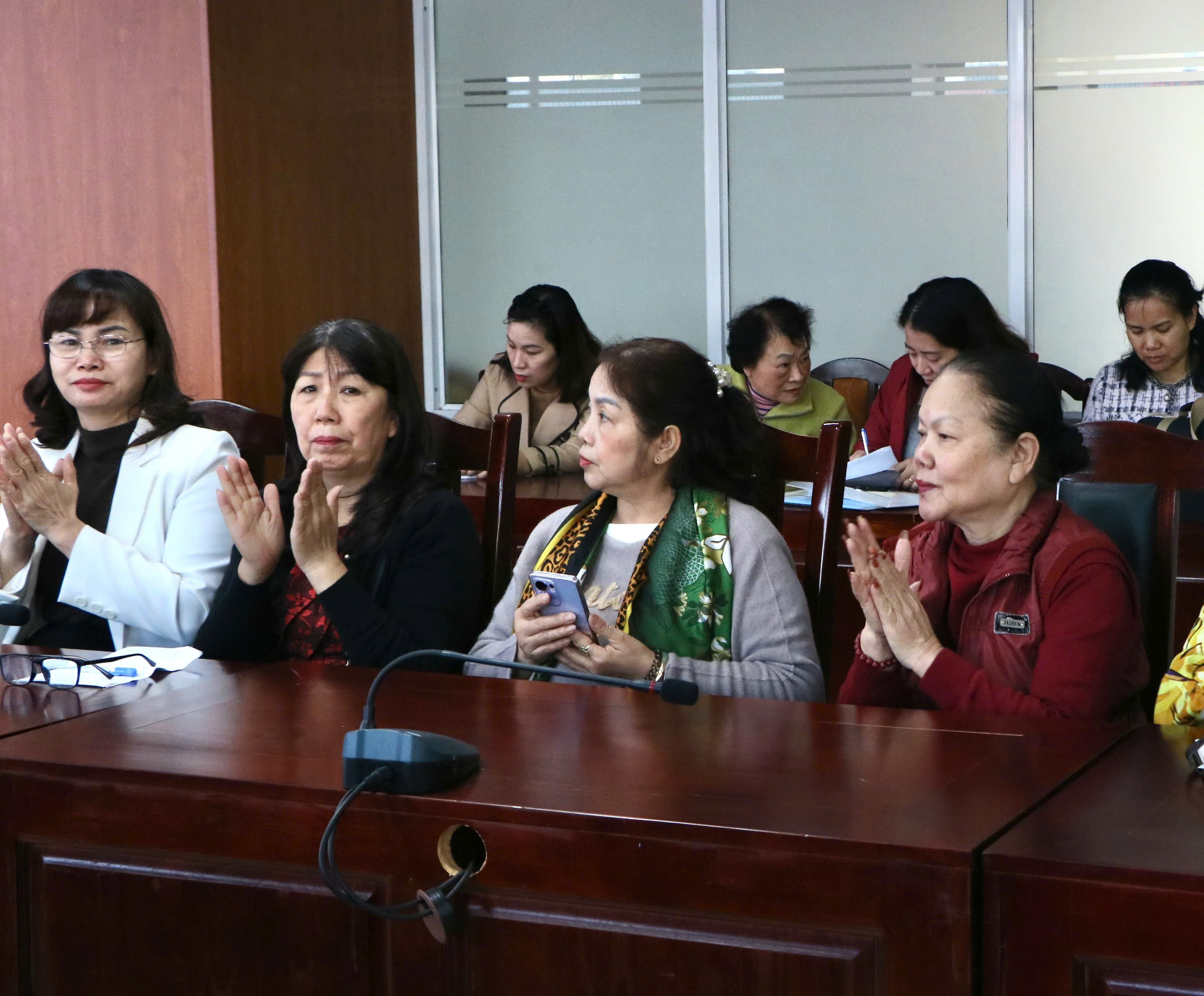 Tập huấn kiến thức pháp luật cho cán bộ Hội LHPN các cấp và đội ngũ báo cáo viên, tuyên truyền viên pháp luật - ảnh 4