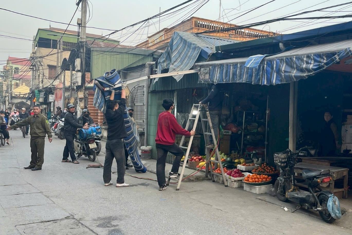 Nhiều địa phương ở Hà Nội nỗ lực thực hiện xoá bỏ chợ cóc theo lộ trình - ảnh 2