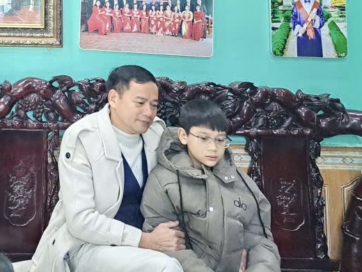 Tấm lòng vàng “đỡ đầu” các con mồ côi tại thôn Cư An - ảnh 4