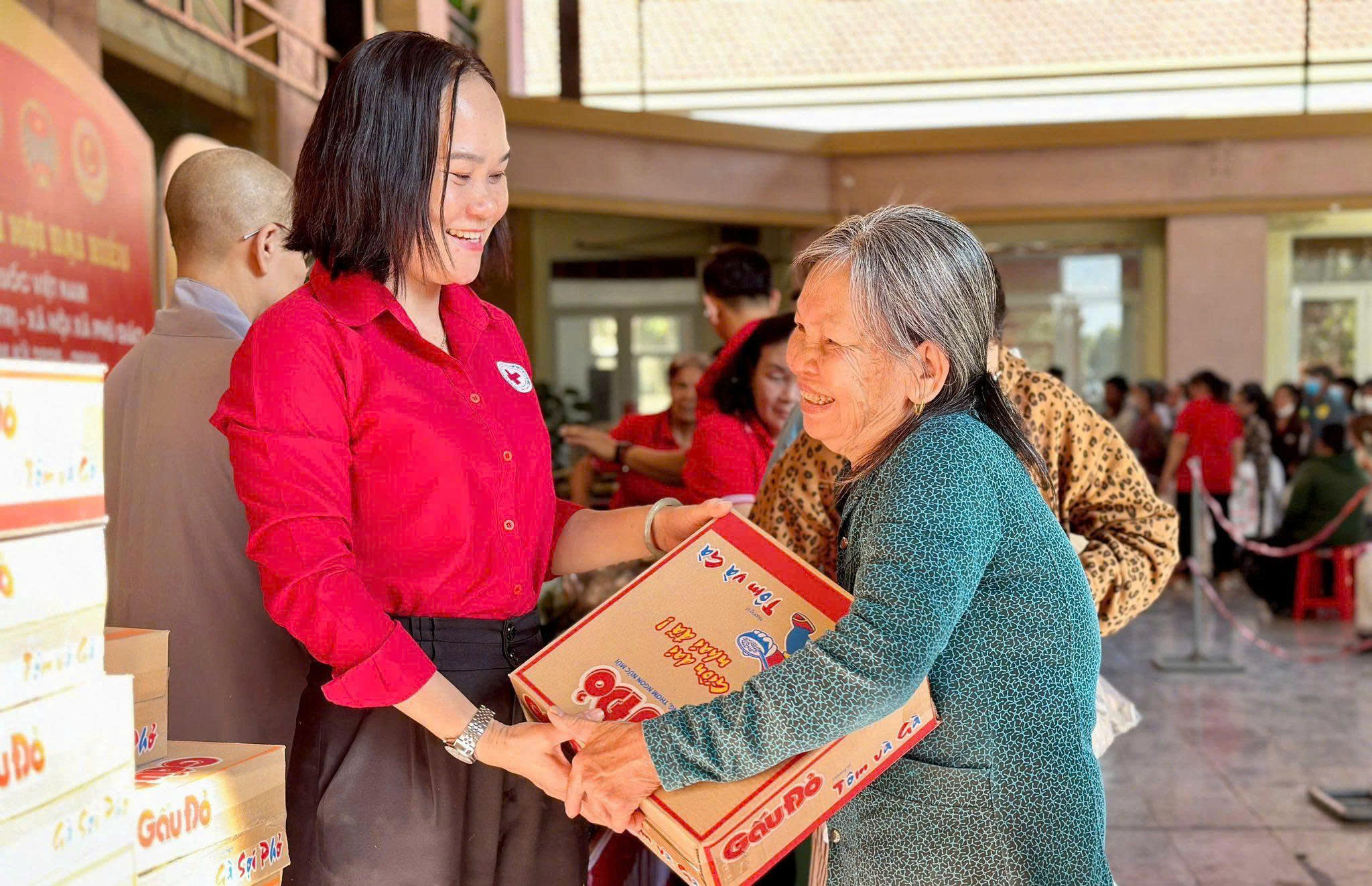 Phong trào “Tết Nhân ái” Xuân Bính Ngọ 2026: Lan toả yêu thương đến người nghèo, người yếu thế - ảnh 4