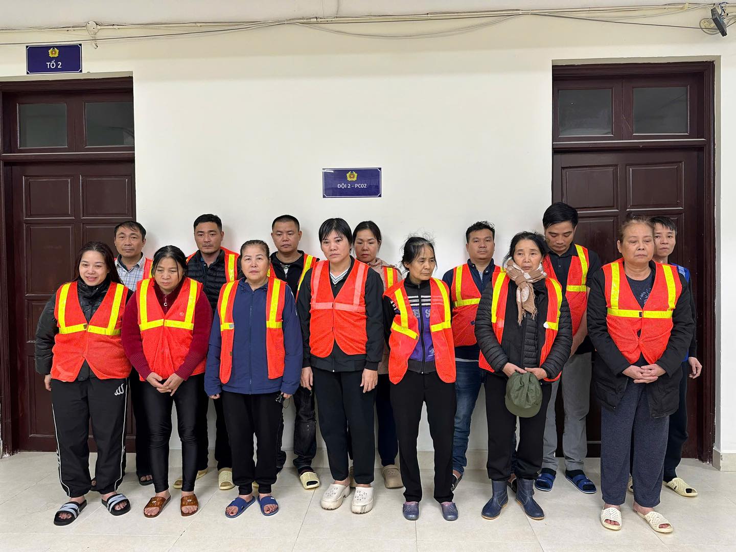 Công an Hà Nội triệt phá ổ nhóm đánh bạc trên sông - ảnh 1