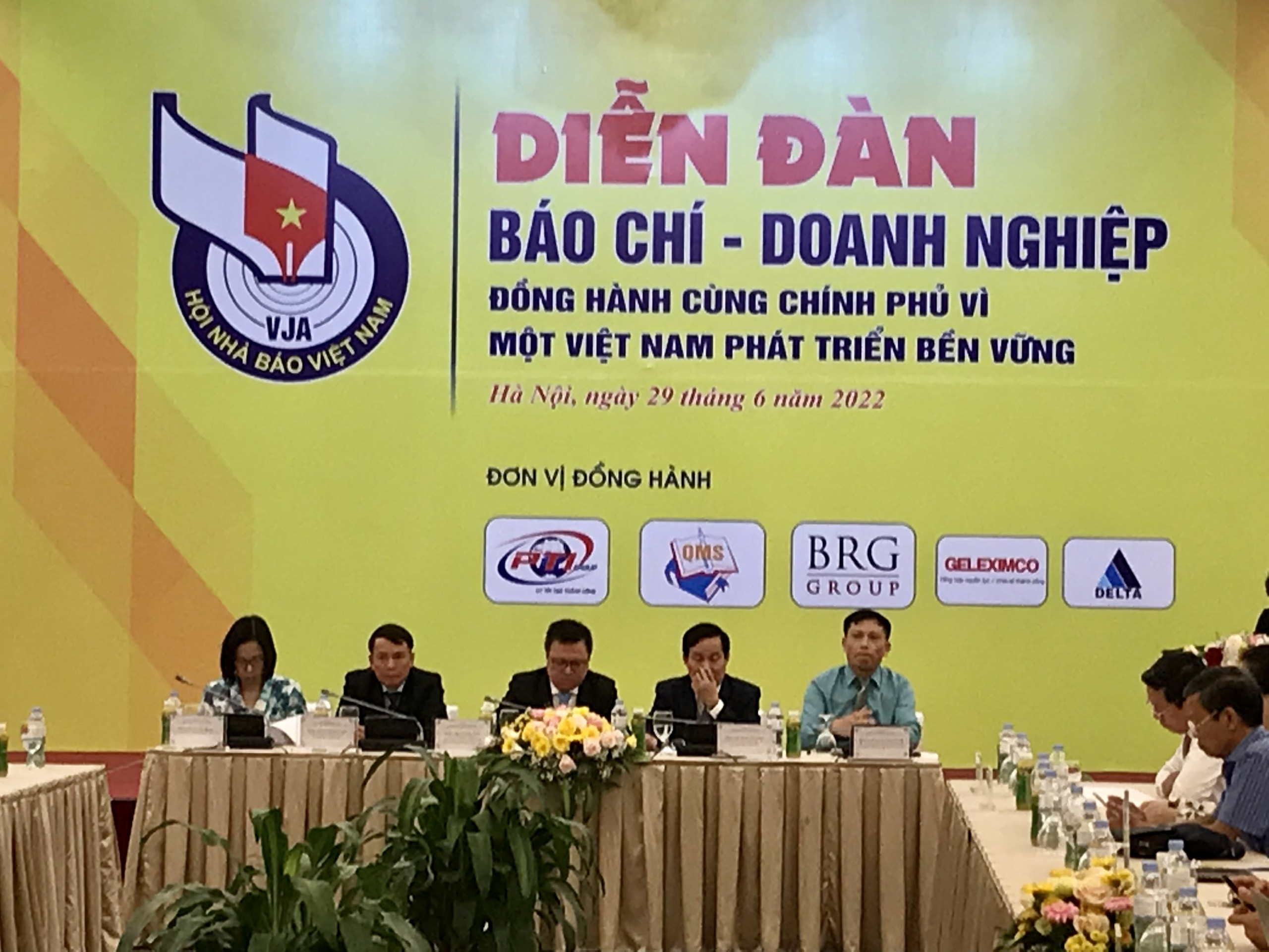 Báo chí và Doanh nghiệp: Coi nhau là đối tác, đừng coi nhau là đối thủ - ảnh 1