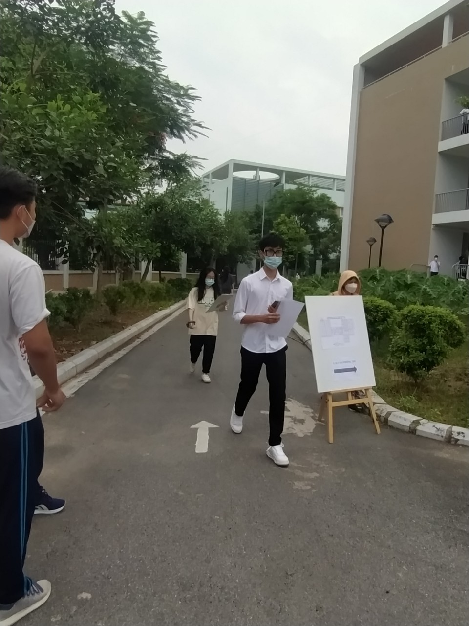 Sáng 8/7, thí sinh làm bài tổ hợp Khoa học tự nhiên/Khoa học xã hội - ảnh 1