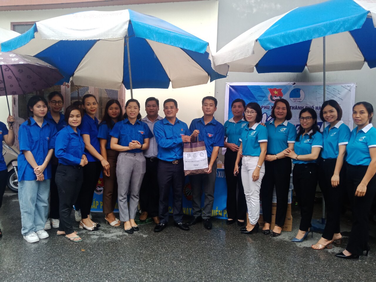 “Màu áo xanh” của Hội Phụ nữ tại kỳ thi tốt nghiệp THPT - ảnh 6