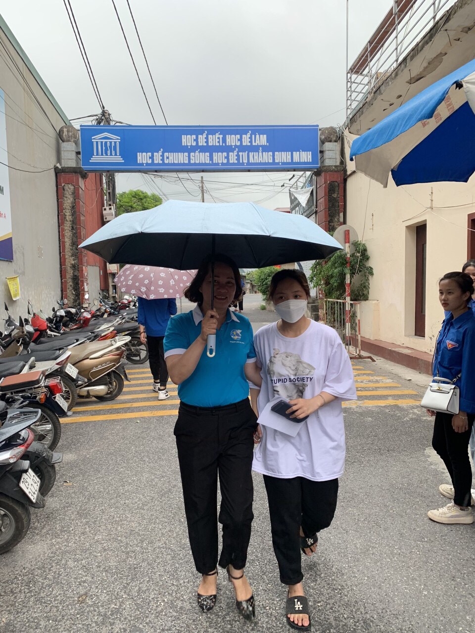 “Màu áo xanh” của Hội Phụ nữ tại kỳ thi tốt nghiệp THPT - ảnh 5