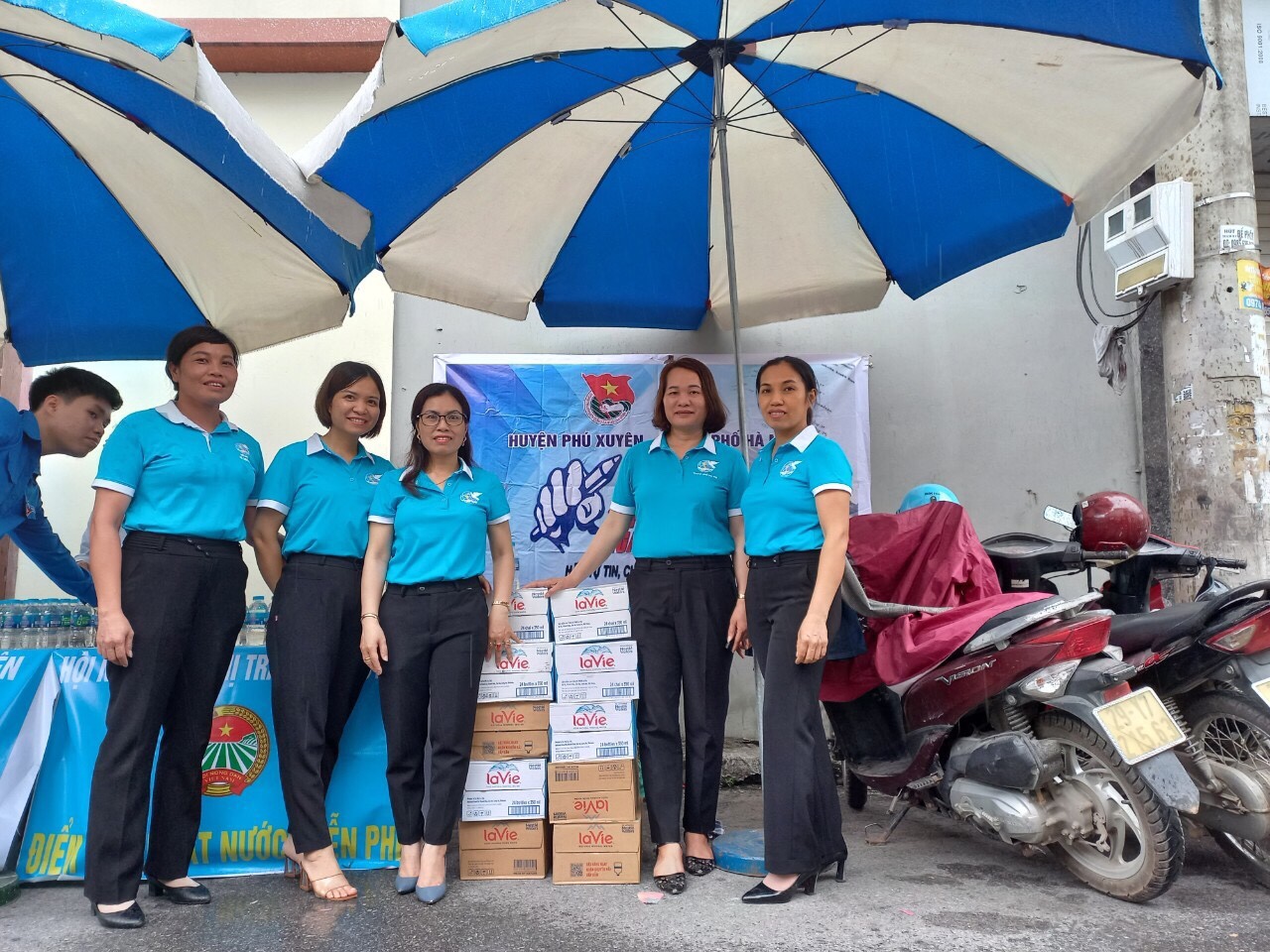 “Màu áo xanh” của Hội Phụ nữ tại kỳ thi tốt nghiệp THPT - ảnh 9