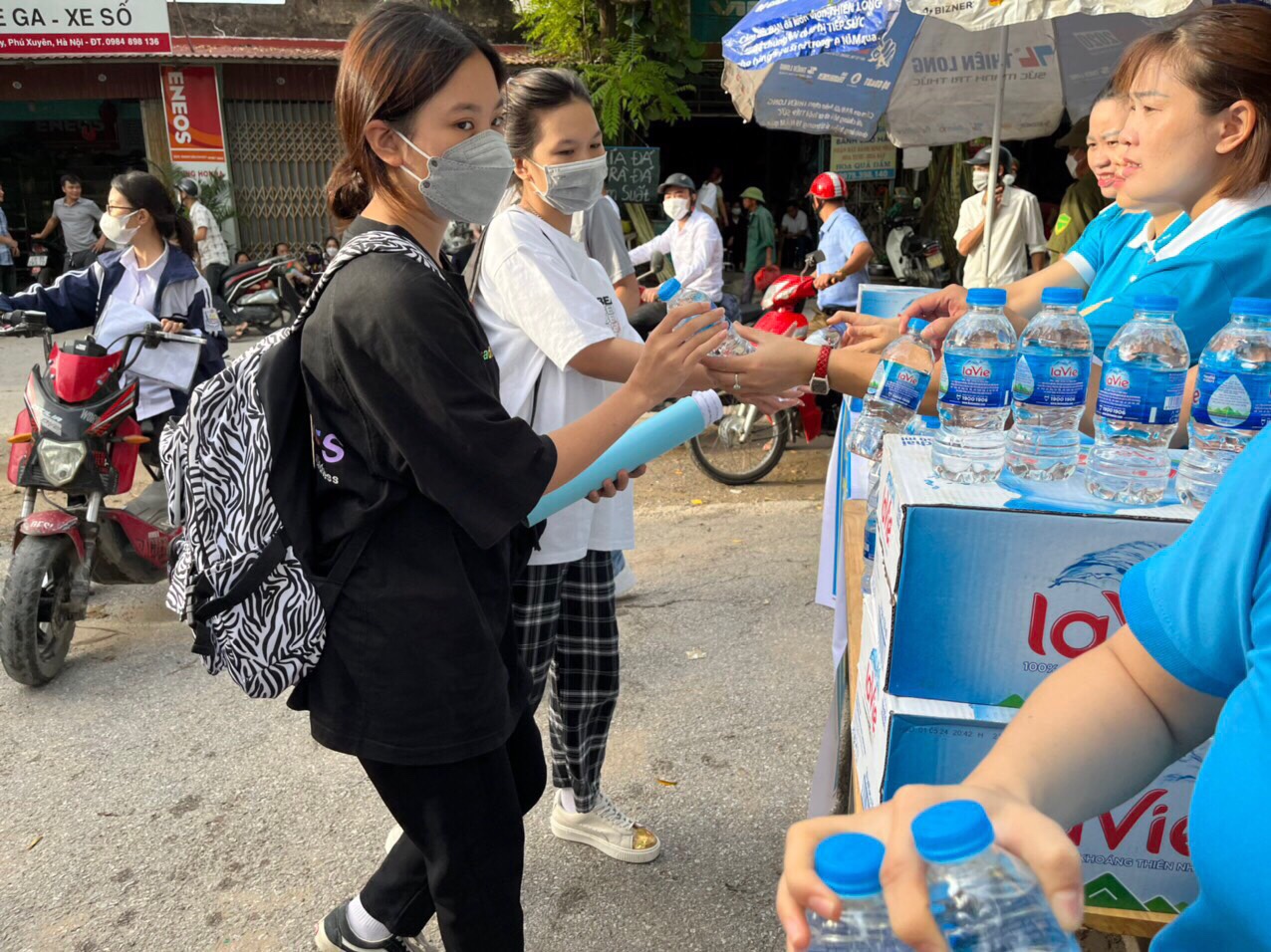 “Màu áo xanh” của Hội Phụ nữ tại kỳ thi tốt nghiệp THPT - ảnh 4