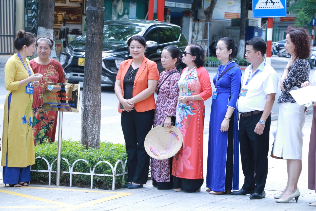 Hội LHPN Hà Nội: Kiểm tra, chấm thi “Đoạn đường/tuyến phố bích họa/nở hoa” năm 2022 - ảnh 7