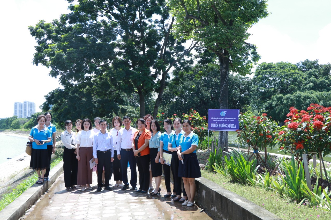 Hội LHPN Hà Nội: Kiểm tra, chấm thi “Đoạn đường/tuyến phố bích họa/nở hoa” năm 2022 - ảnh 4