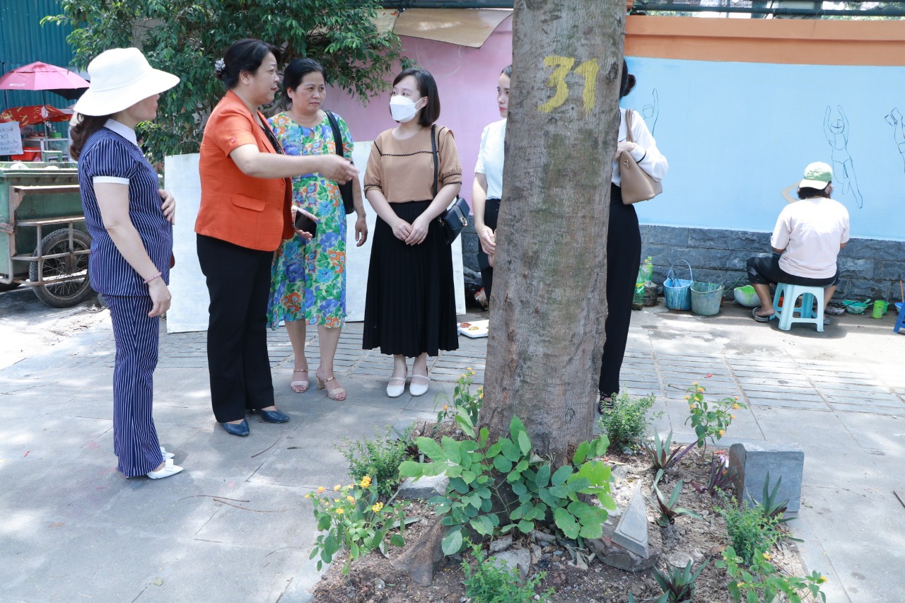 Hội LHPN Hà Nội: Kiểm tra, chấm thi “Đoạn đường/tuyến phố bích họa/nở hoa” năm 2022 - ảnh 5