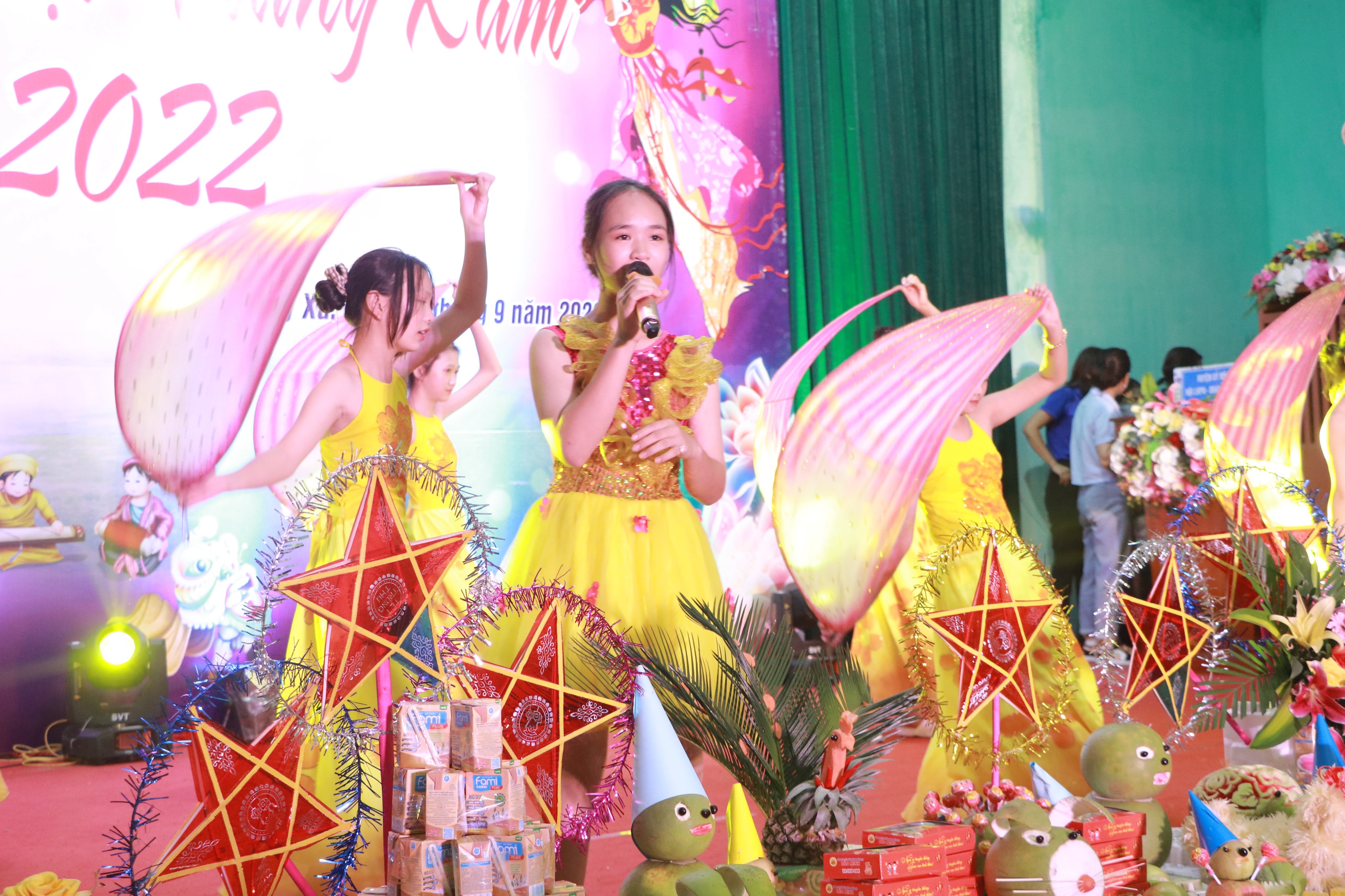 Đảng ủy cơ quan Hội LHPN Hà Nội: Mang “Đêm hội trăng rằm” tới với thiếu nhi huyện Mỹ Đức - ảnh 10