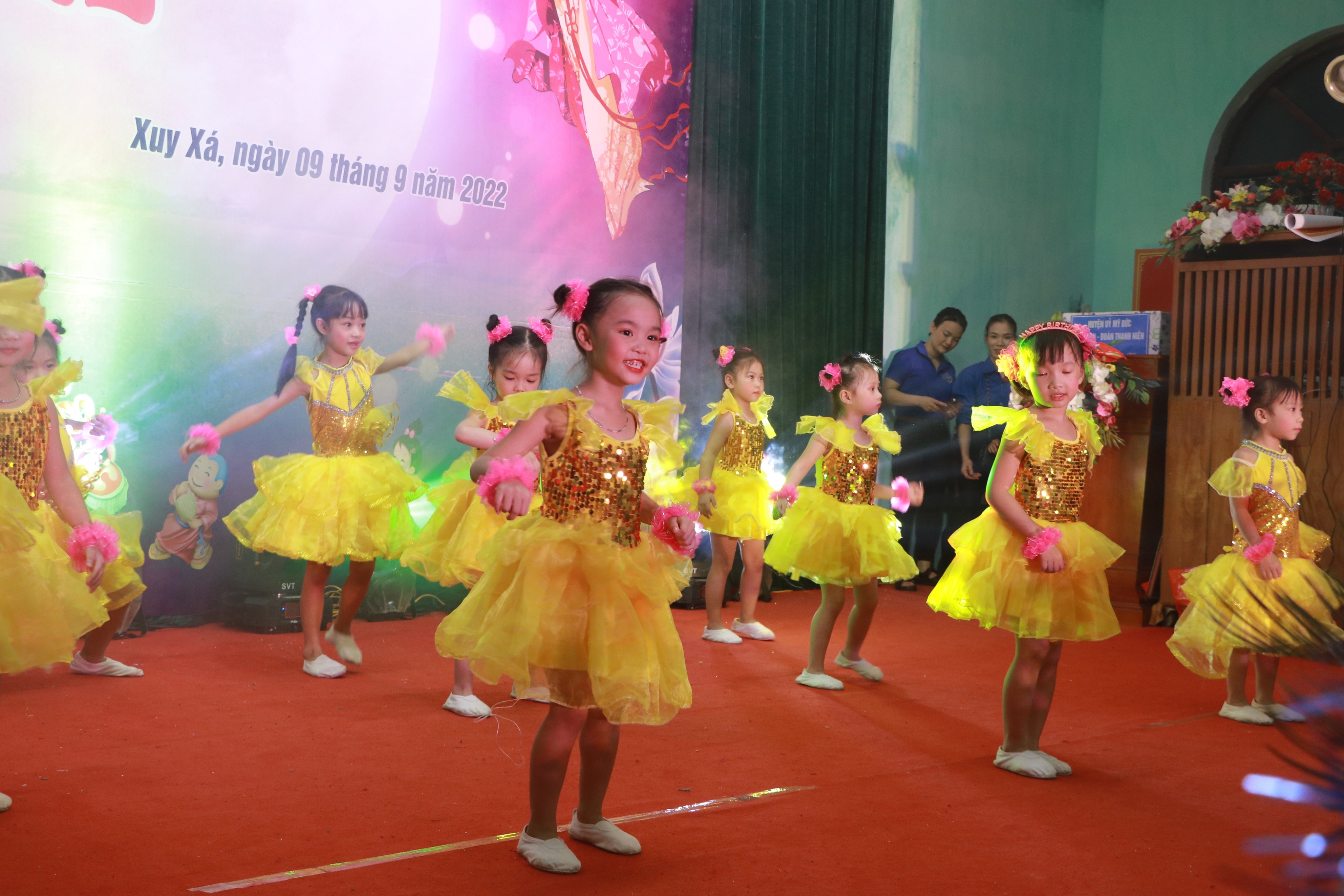 Đảng ủy cơ quan Hội LHPN Hà Nội: Mang “Đêm hội trăng rằm” tới với thiếu nhi huyện Mỹ Đức - ảnh 11