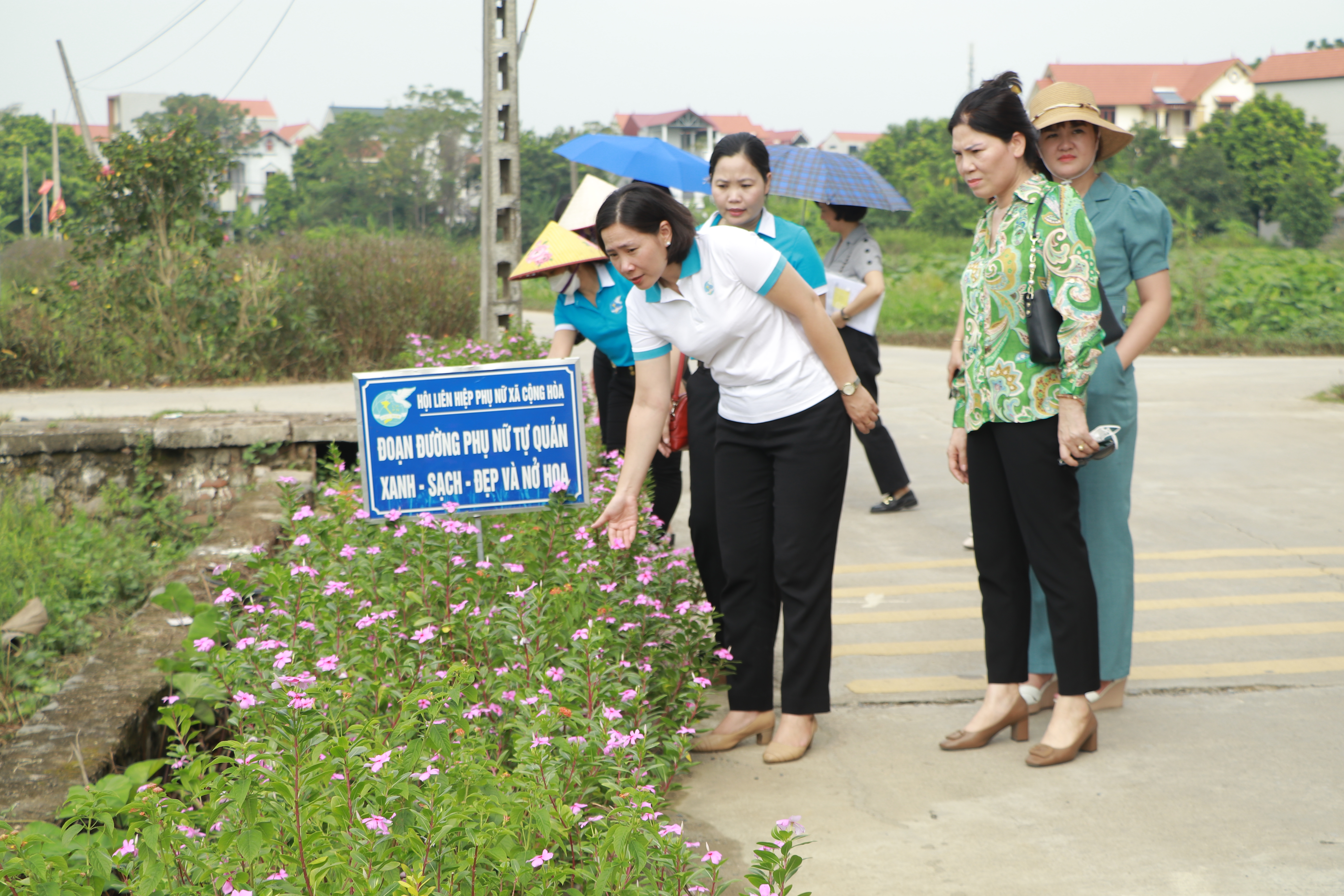 Phía sau những đoạn đường, tuyến phố bích họa, nở hoa - ảnh 13