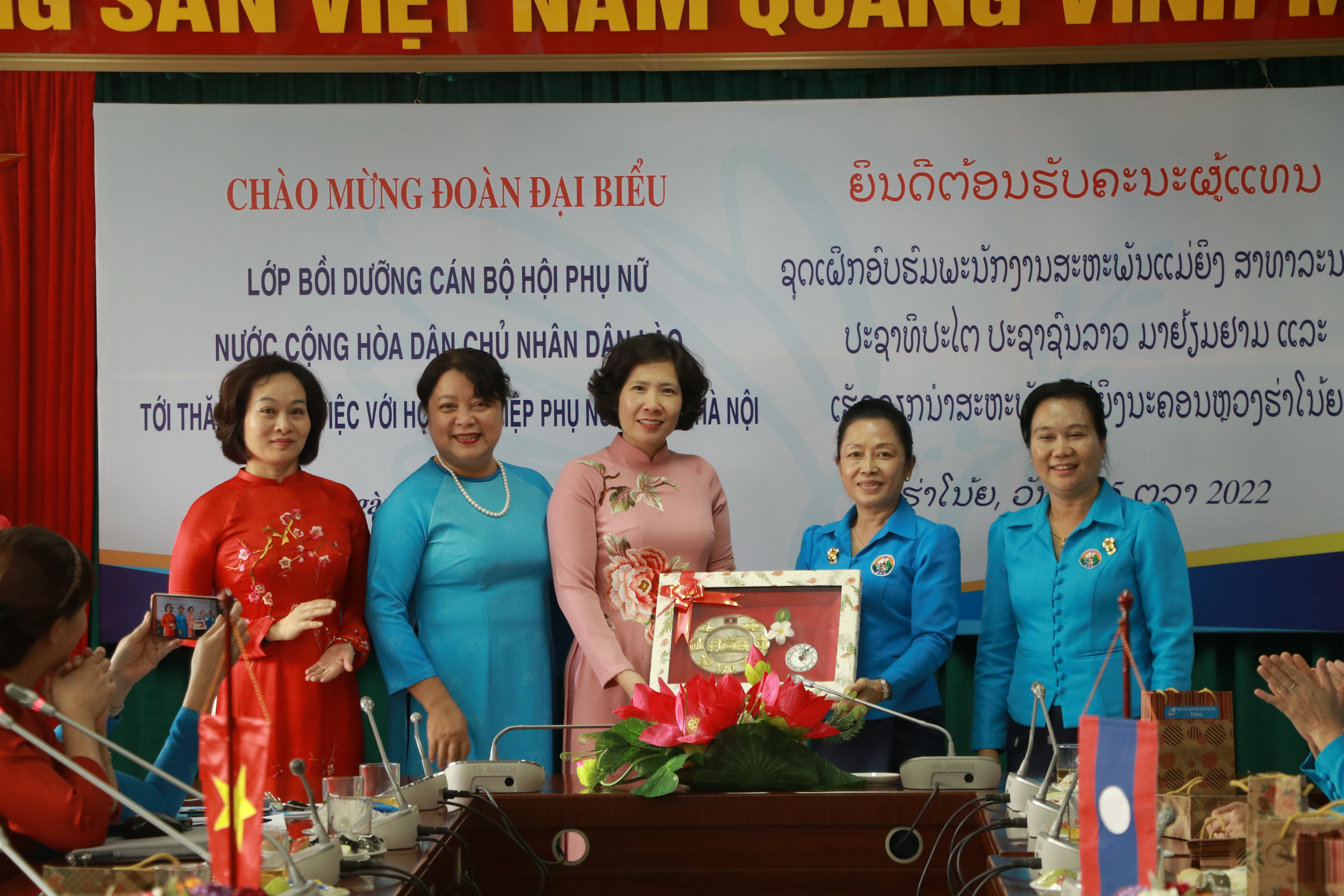 Chia sẻ kinh nghiệm với đoàn đại biểu lớp bồi dưỡng cán bộ Hội LHPN Lào - ảnh 9