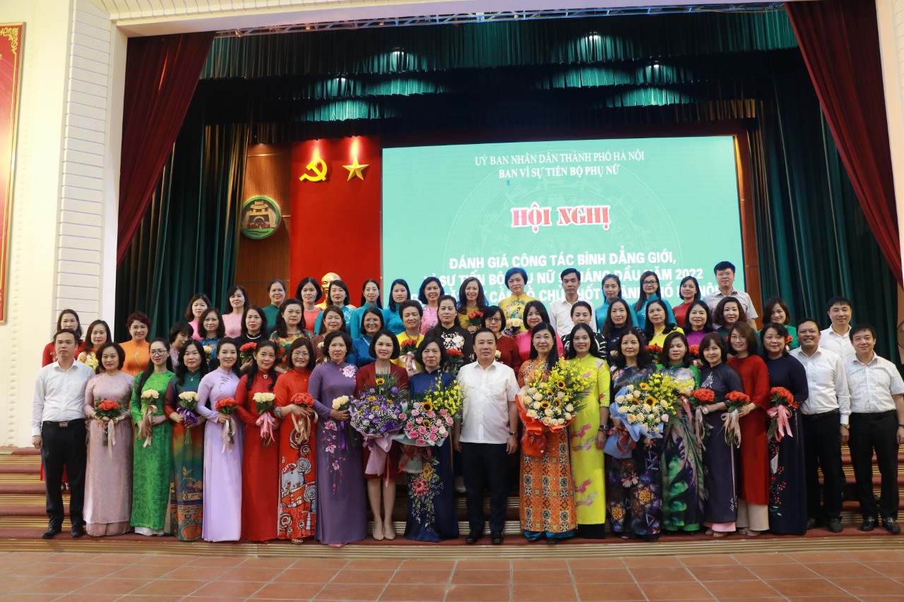 Khẳng định năng lực, vị thế, vai trò và đóng góp của phụ nữ đối với xã hội - ảnh 4