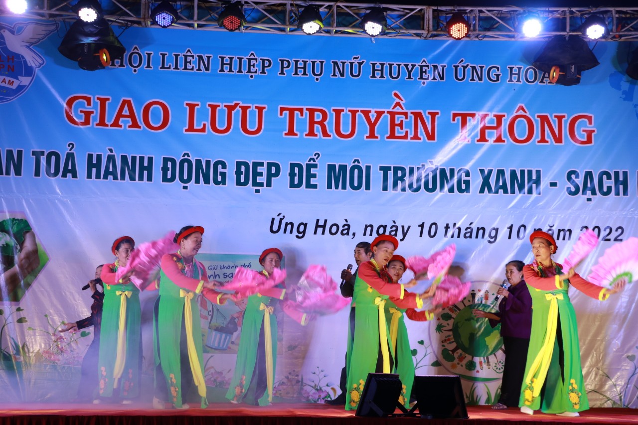 Hội LHPN huyện Ứng Hòa: “Lan tỏa hành động đẹp để môi trường xanh, sạch hơn” - ảnh 4