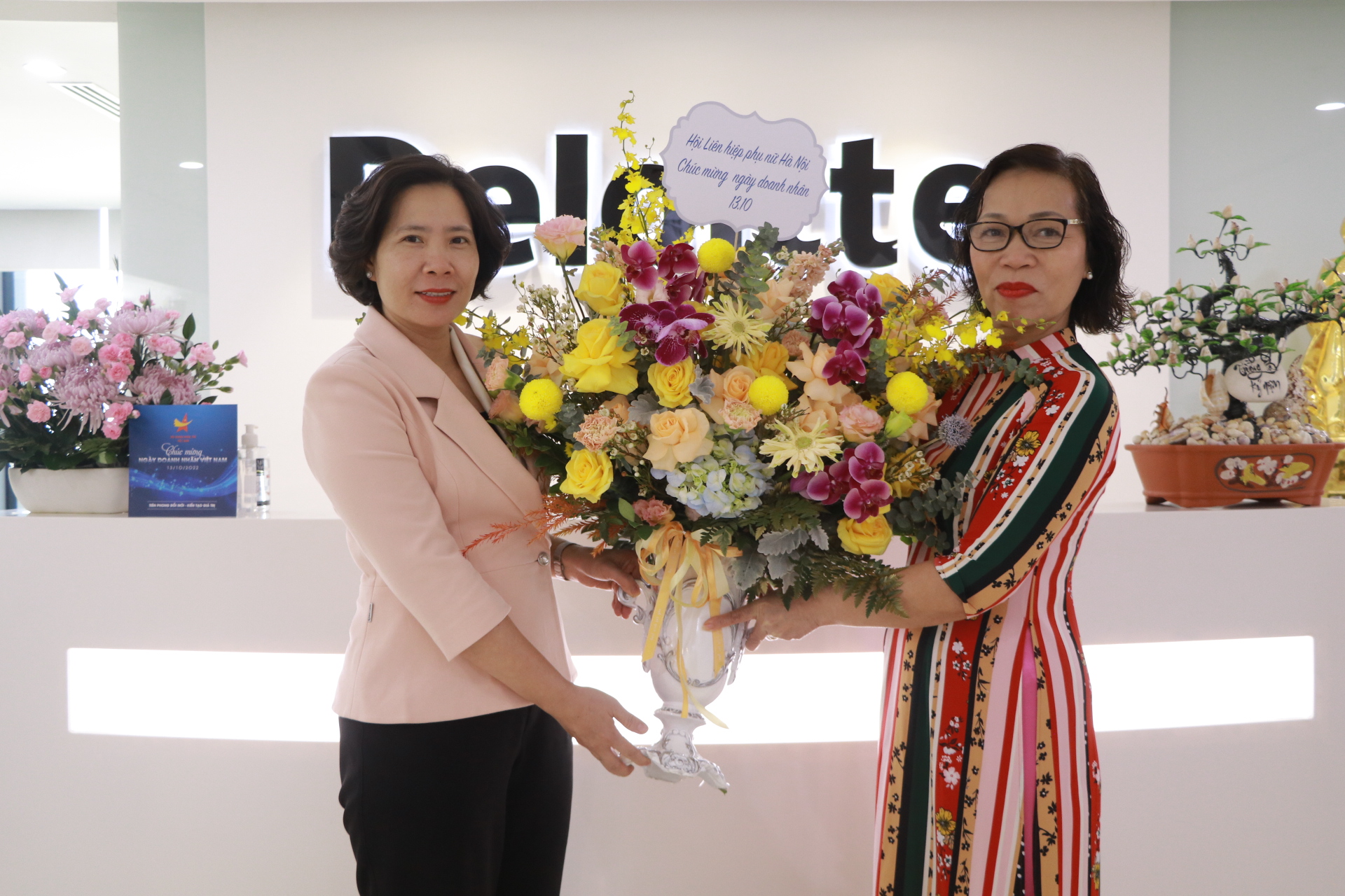 Hội LHPN Hà Nội: Chúc mừng các nữ doanh nhân nhân Ngày doanh nhân Việt Nam - ảnh 4
