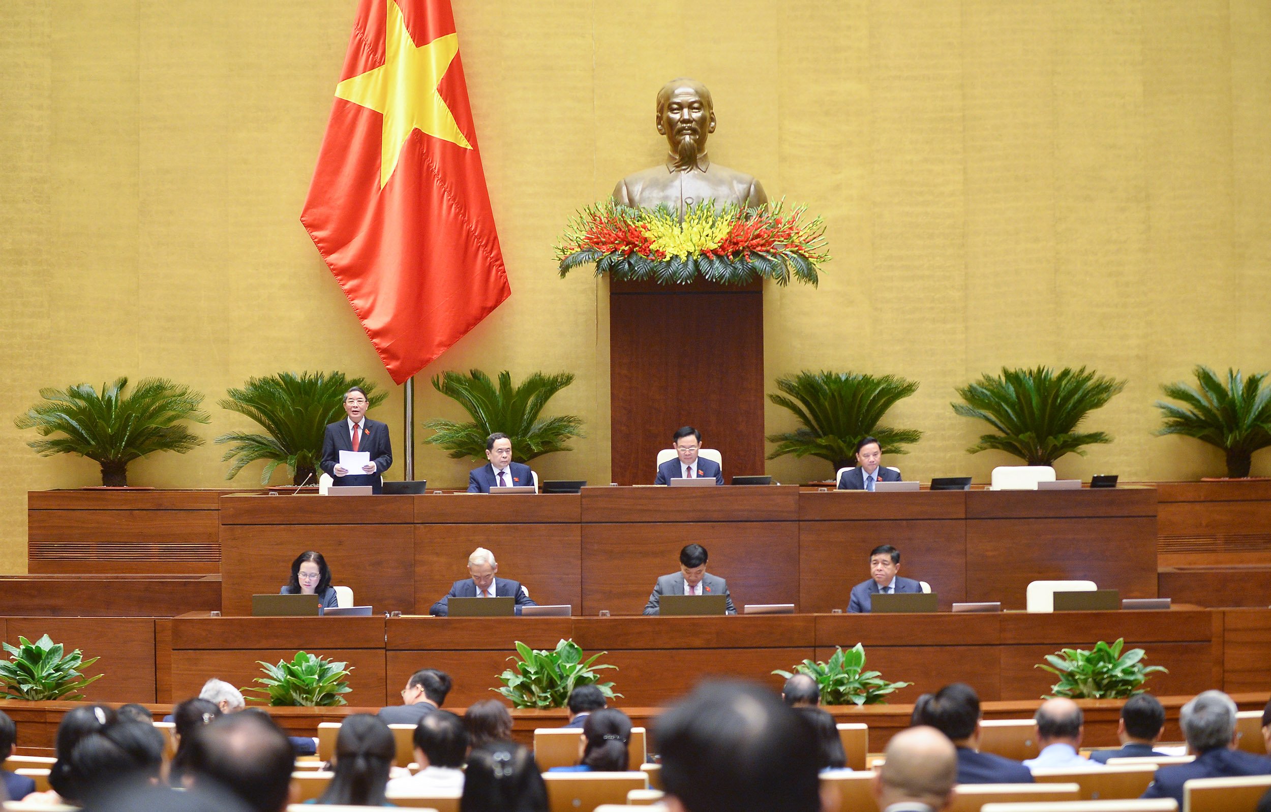 Quốc hội thảo luận kết quả phát triển KT-XH năm 2022, kế hoạch phát triển năm 2023 - ảnh 1