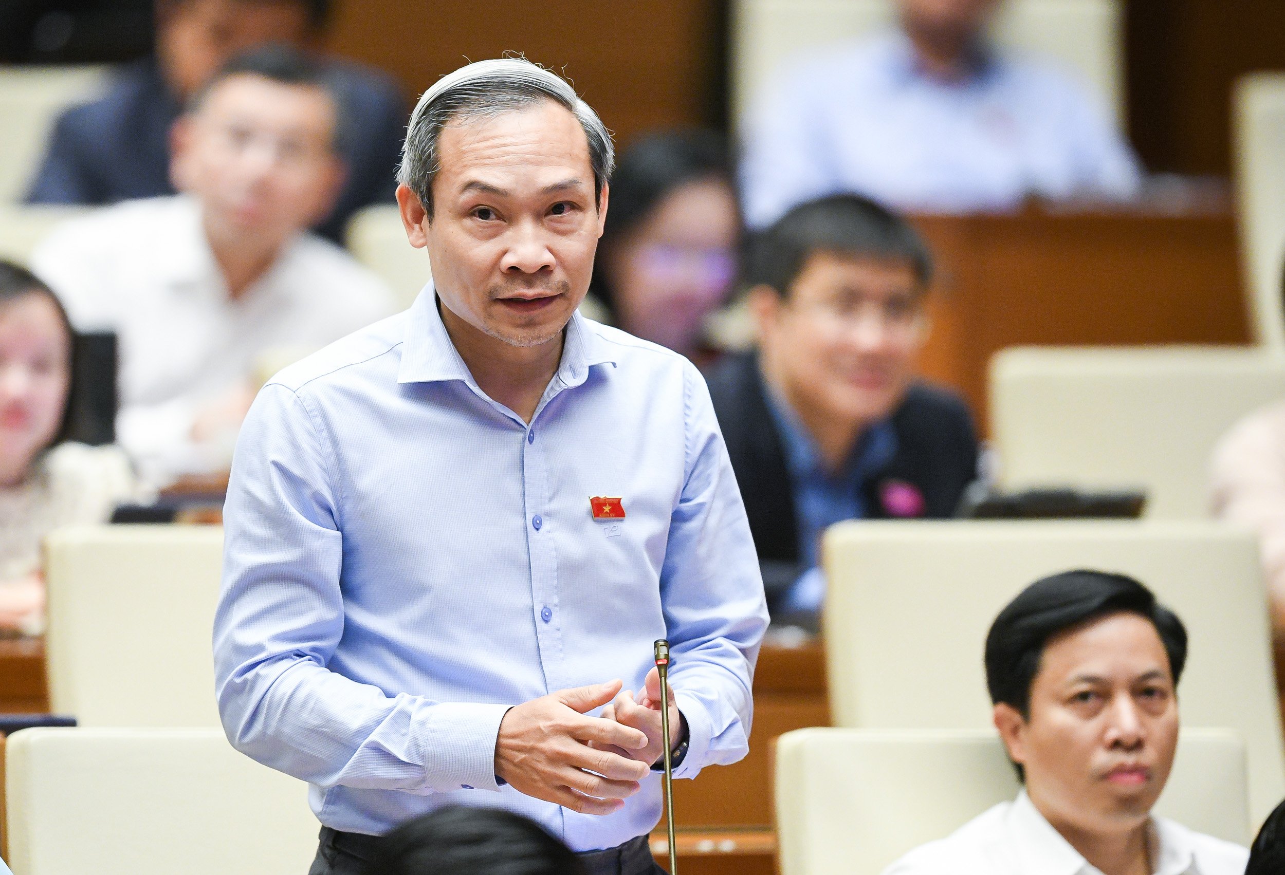 Tình trạng thiếu nhà ở xã hội, “không mưa cũng ngập”,