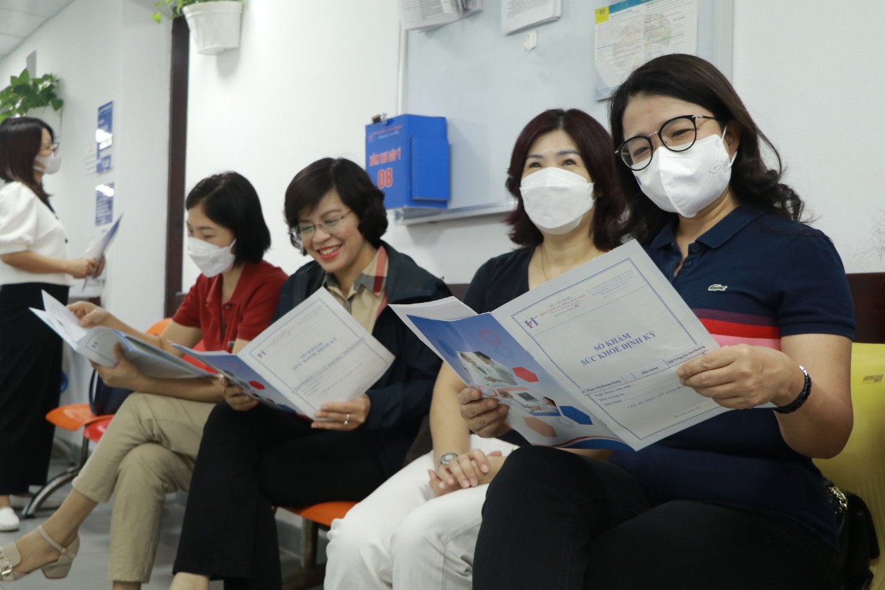 200 nữ cán bộ Hội, nữ lãnh đạo chủ chốt ngành Giáo dục quận Ba Đình được chăm sóc sức khỏe miễn phí - ảnh 2