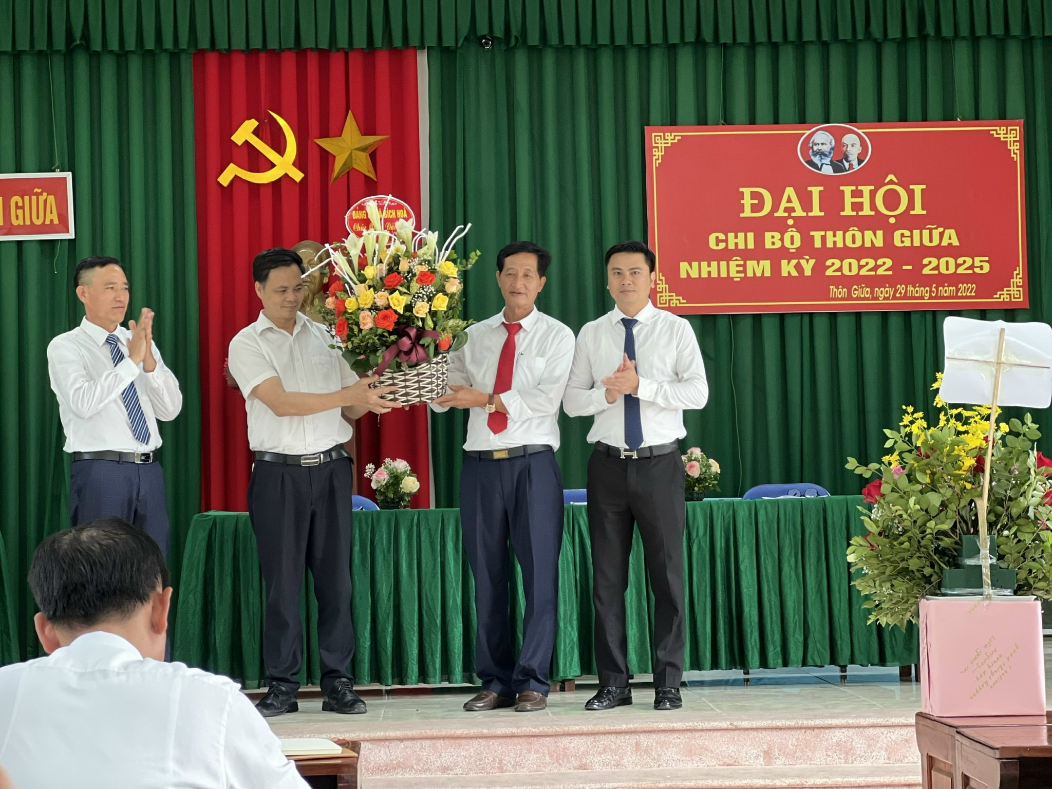 ĐẢNG TRONG LÒNG ĐỒNG BÀO CÔNG GIÁO - ảnh 10