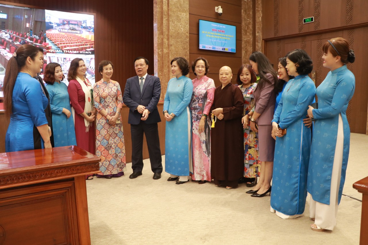 Sáng nay, 30/11, Bí thư Thành ủy Đinh Tiến Dũng đối thoại với đại biểu Phụ nữ Thủ đô - ảnh 9
