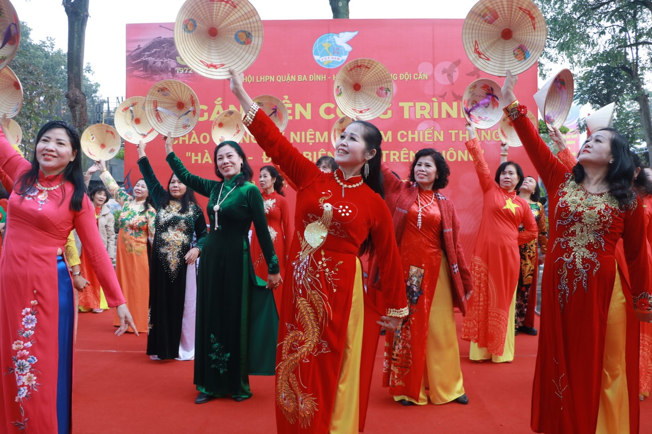 Gắn biển công trình kỷ niệm 50 năm chiến thắng “Hà Nội – Điện Biên Phủ trên không” - ảnh 5
