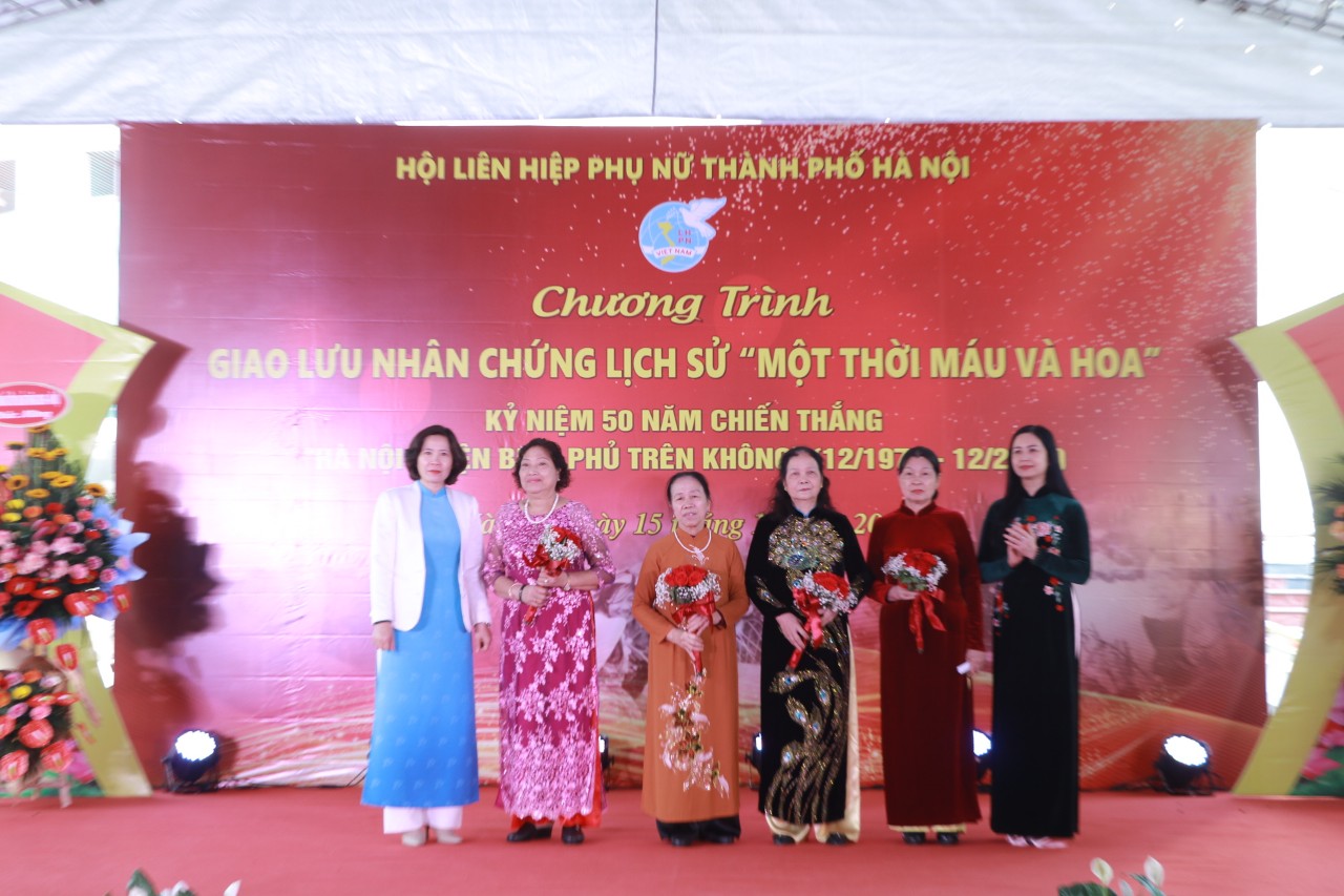 Sáng ngời những “bông hồng thép” trong chiến thắng “Hà Nội-Điện Biên Phủ trên không” - ảnh 3