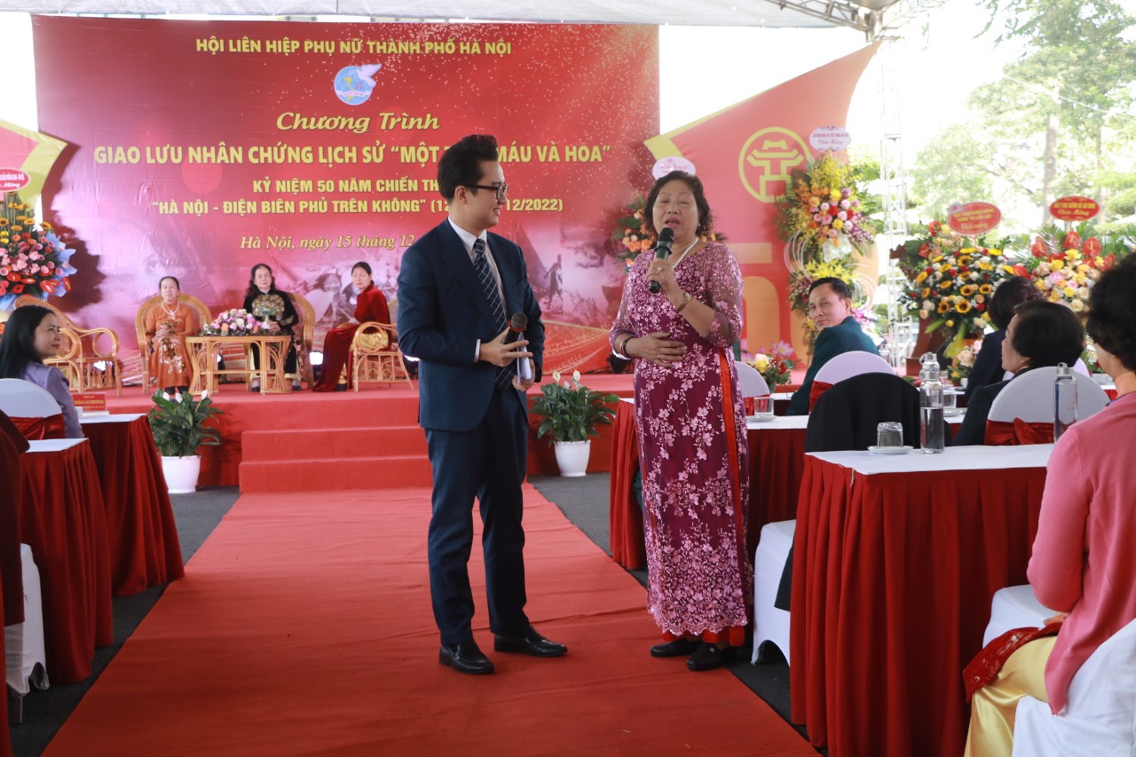 Sáng ngời những “bông hồng thép” trong chiến thắng “Hà Nội-Điện Biên Phủ trên không” - ảnh 8