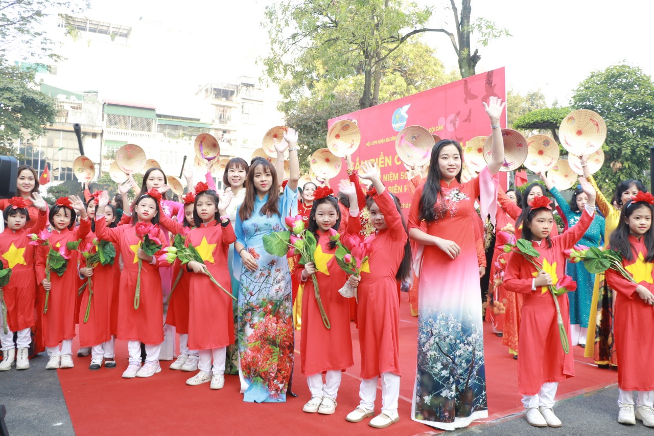 Gắn biển công trình kỷ niệm 50 năm chiến thắng “Hà Nội – Điện Biên Phủ trên không” - ảnh 3