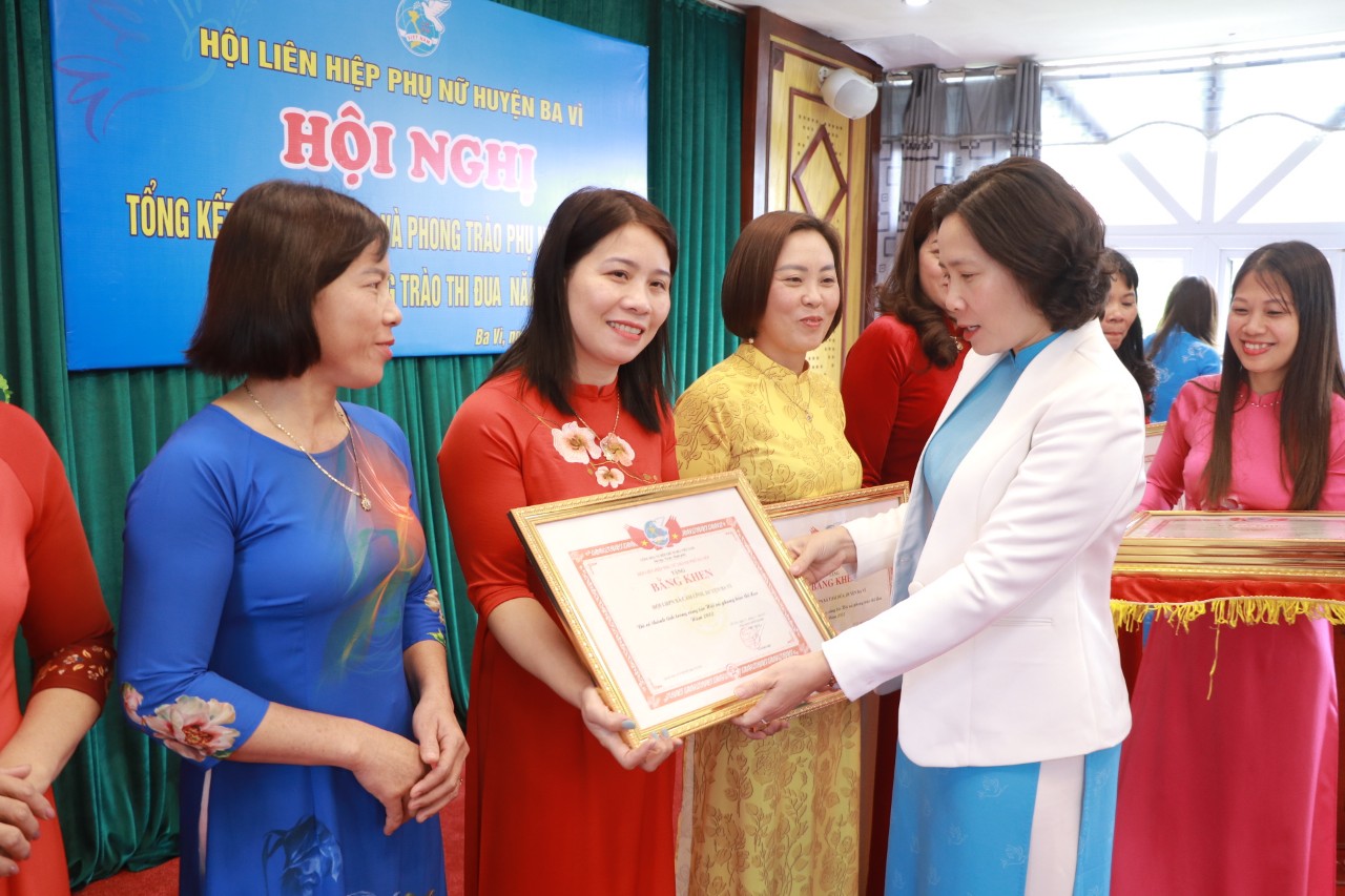 Hội LHPN huyện Ba Vì: Thực hiện vượt mức nhiều chỉ tiêu năm 2022 - ảnh 3