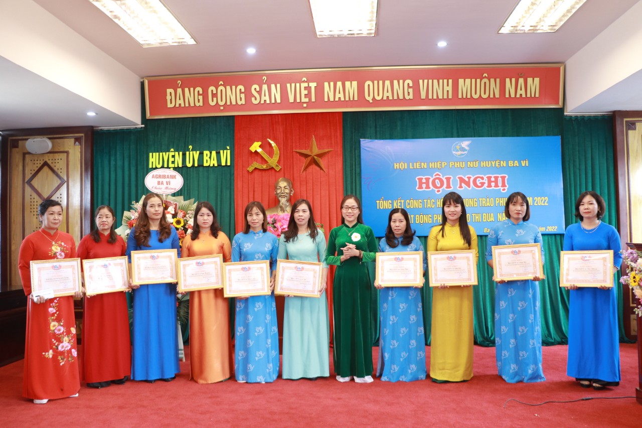 Hội LHPN huyện Ba Vì: Thực hiện vượt mức nhiều chỉ tiêu năm 2022 - ảnh 9