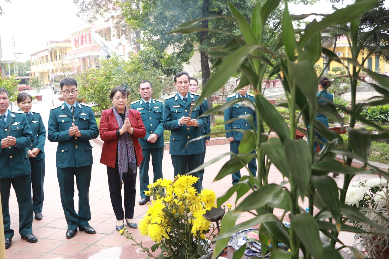 Hội LHPN Hà Nội: Chuyến công tác đầu tiên trong năm 2023 là tới với cán bộ, chiến sĩ Sư đoàn Phòng không 361 - ảnh 7