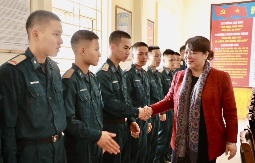 Hội LHPN Hà Nội: Chuyến công tác đầu tiên trong năm 2023 là tới với cán bộ, chiến sĩ Sư đoàn Phòng không 361 - ảnh 15