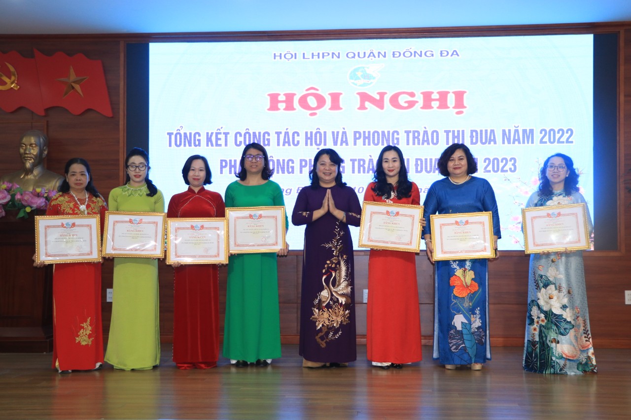 Đồng chí Phó Bí thư Quận ủy, Chủ tịch UBND quận Đống Đa trở thành hội viên danh dự của Hội LHPN Quận - ảnh 5