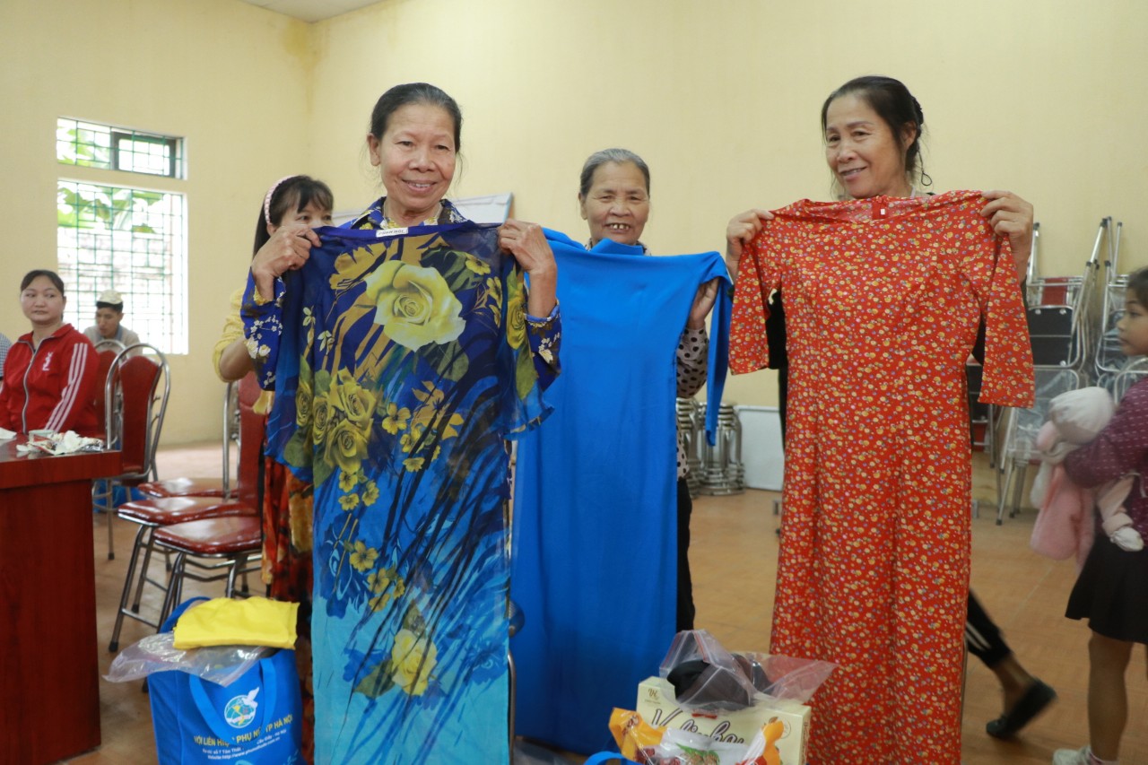 Sum vầy đón Tết cùng phụ nữ, trẻ em công giáo huyện Thạch Thất - ảnh 9