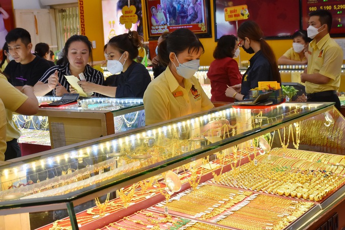 Vàng trang sức giảm sau nhiều ngày tăng mạnh. - ảnh 1