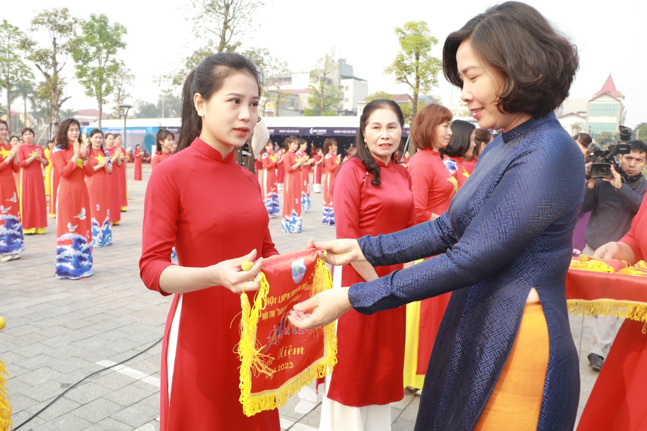 Phụ nữ Đông Anh: Tự hào viết tiếp trang sử vàng của phụ nữ Việt Nam - ảnh 8