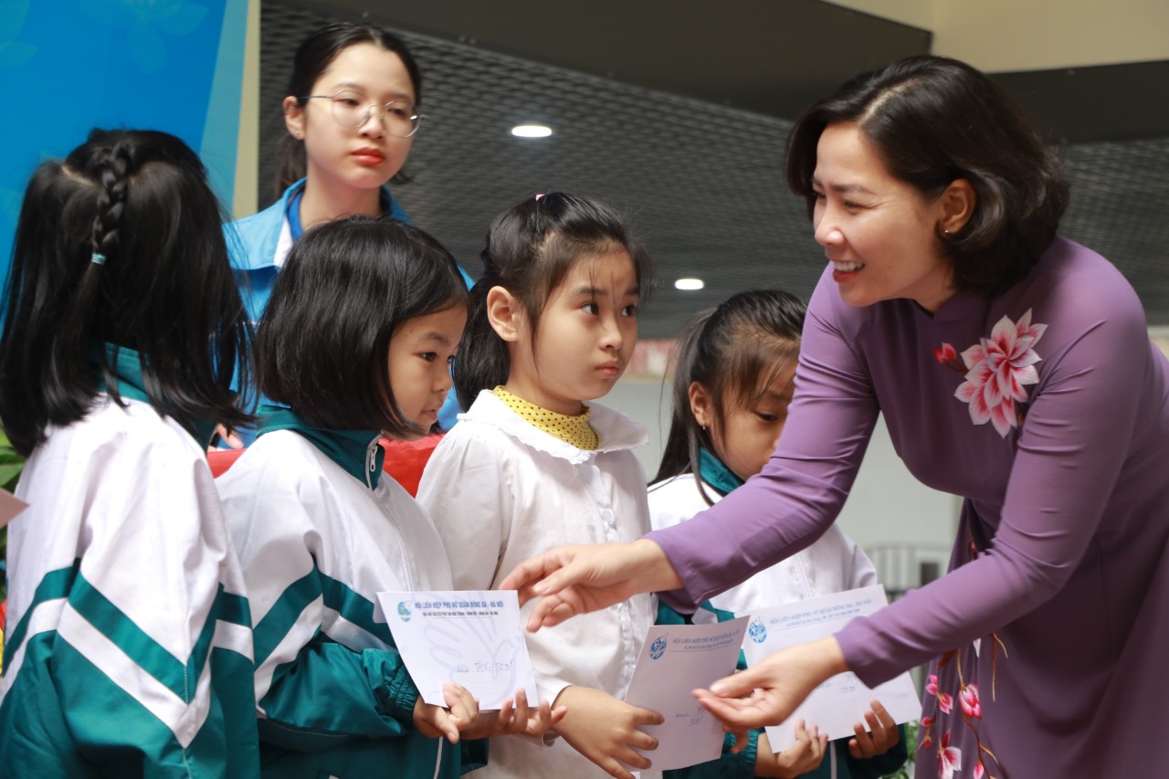 Hội LHPN quận Đống Đa: Phát động Cuộc thi Đoạn đường, tuyến phố, sân chơi bích họa, nở hoa năm 2023 - ảnh 10