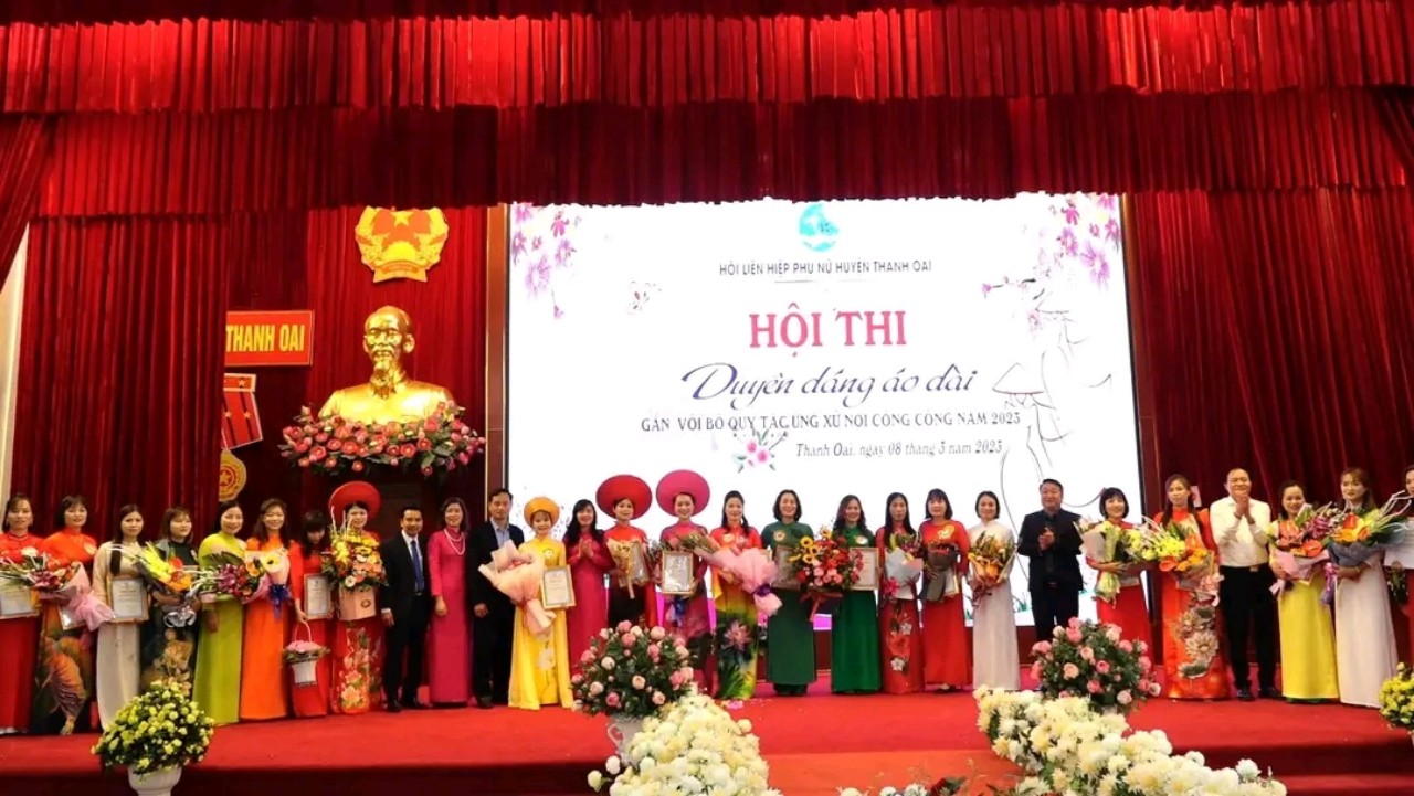 Phụ nữ Thanh Oai tự tin tỏa sáng trong Hội thi Duyên dáng áo dài - ảnh 1