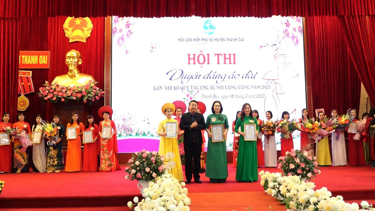 Phụ nữ Thanh Oai tự tin tỏa sáng trong Hội thi Duyên dáng áo dài - ảnh 4