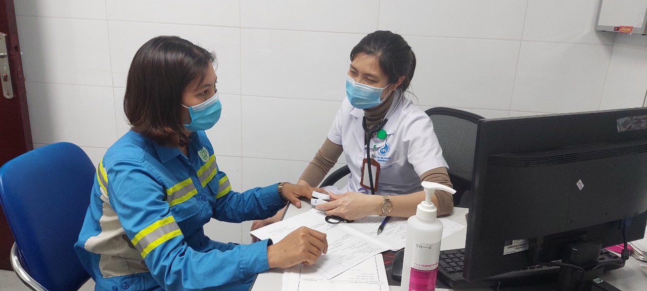 Hơn 80 nữ cán bộ, công nhân công ty môi trường đô thị được thăm khám sức khỏe miễn phí - ảnh 6