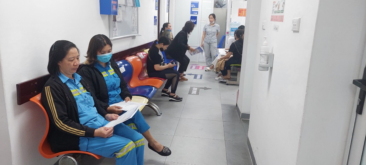 Hơn 80 nữ cán bộ, công nhân công ty môi trường đô thị được thăm khám sức khỏe miễn phí - ảnh 3