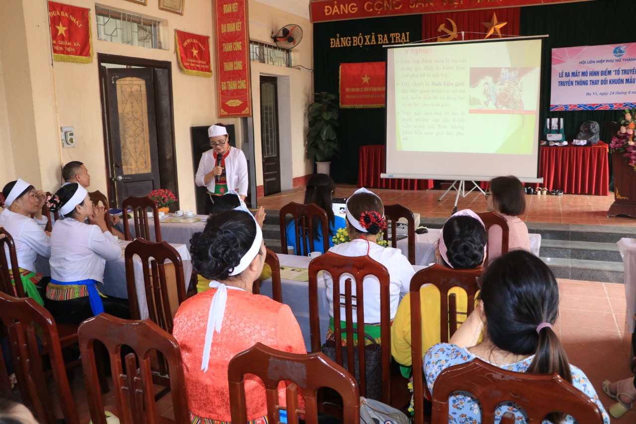 Hội LHPN Hà Nội: Ra mắt mô hình điểm “Tổ truyền thông cộng đồng” tại xã Ba Trại, huyện Ba Vì - ảnh 7