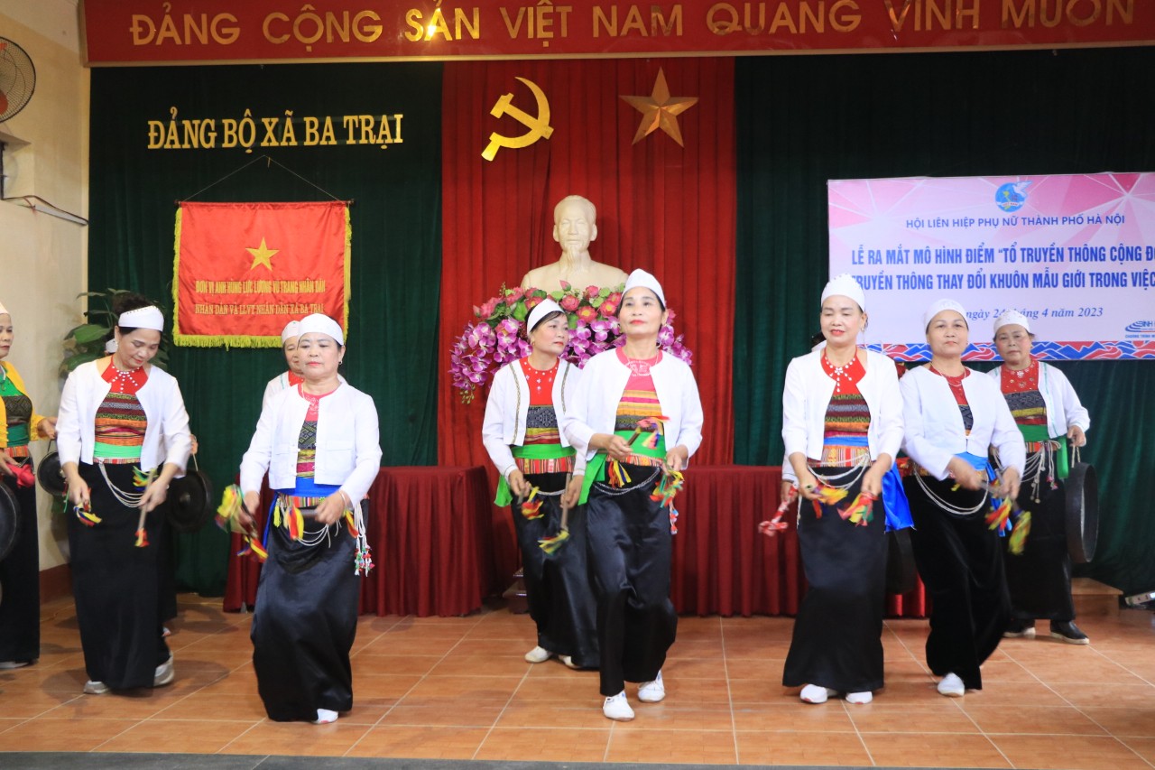Hội LHPN Hà Nội: Ra mắt mô hình điểm “Tổ truyền thông cộng đồng” tại xã Ba Trại, huyện Ba Vì - ảnh 5